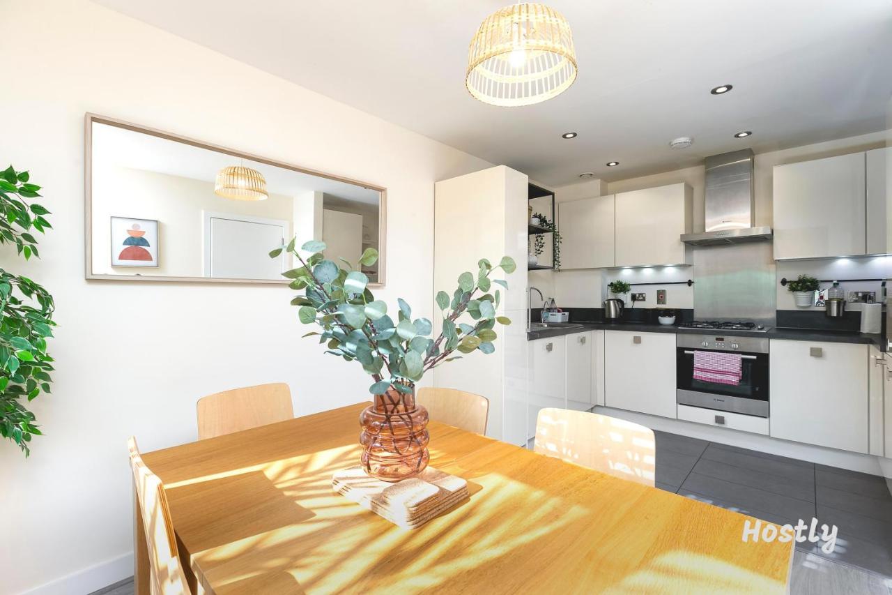Puffin Way - Comfortable, Spacious House With Parking Reading Luaran gambar